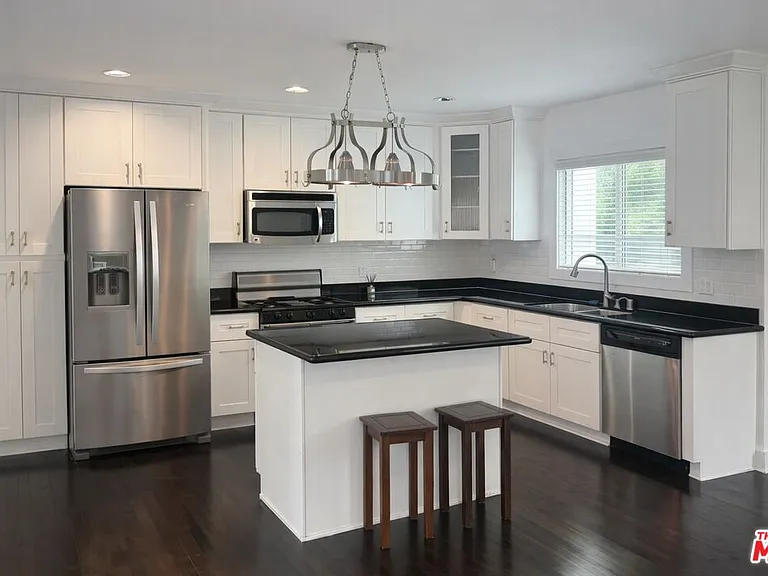 7013 Andasol Ave — Photo 4