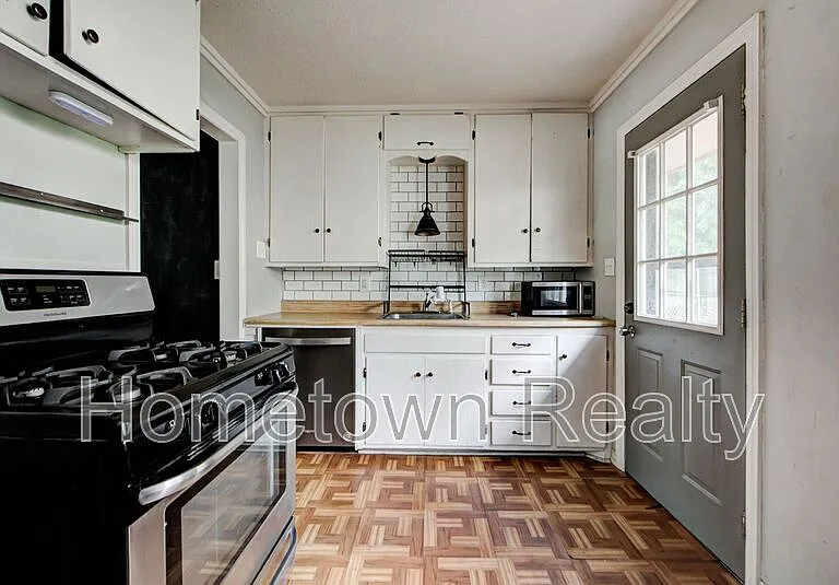 2204 Downing St — Photo 11
