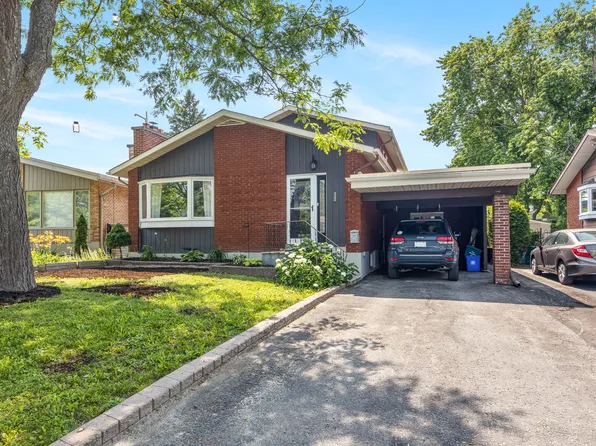 2206 Fife Cres #1, Ottawa, ON K1G 2Z4