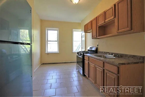 Rented by Real Street Inc | media 2