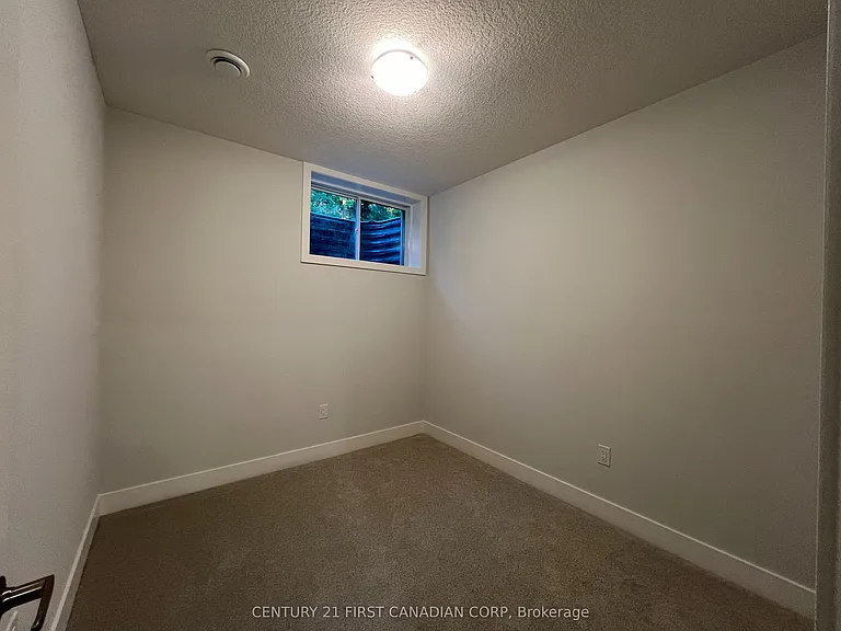 990 Deveron Cres #37 — Photo 25