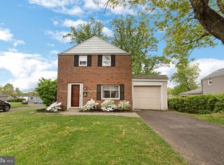 208 Redford Rd, Oreland, PA 19075