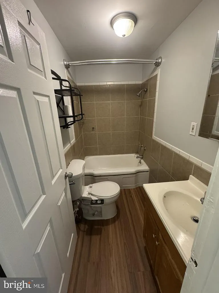 2 bed, 1.0 bath, 672 sqft, $1,599 — Photo 4