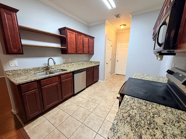 2938 Summit Dr — Photo 22