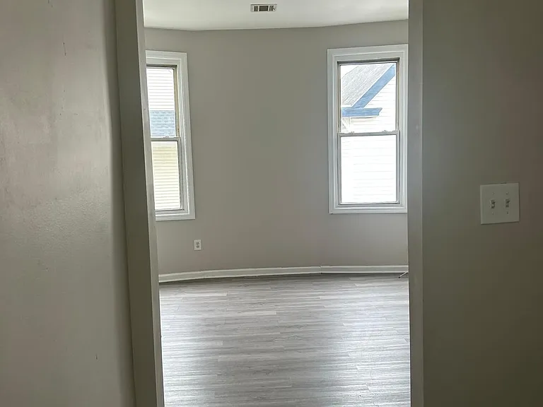 18 Winfield Ave #2 — Photo 4