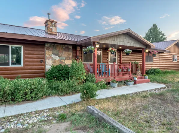 15 Bloom Ln, Pinedale, WY 82941