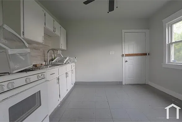 2 bed, $1,300 — Photo 3