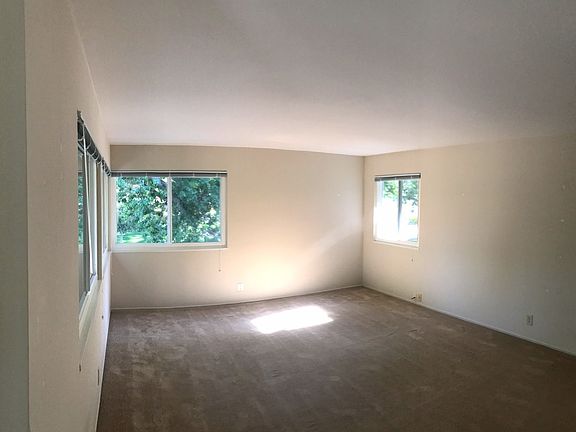 5th image of 205 Waverley St APT 3
