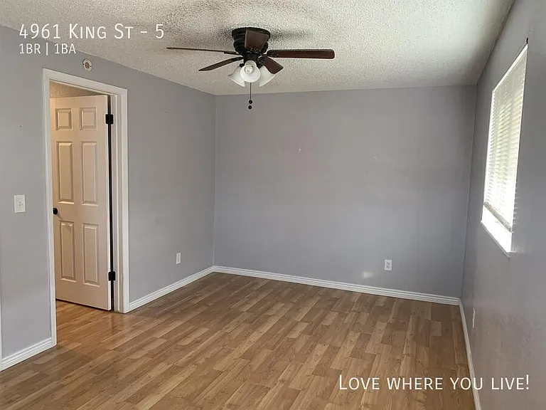 4961 King St #5 — Photo 4