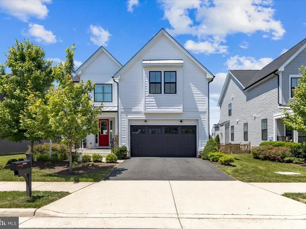 25467 Byrnes Crossing Dr, Chantilly, VA 20152