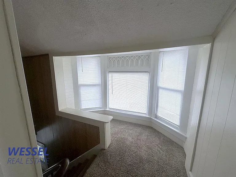 902 N Vernon St — Photo 5