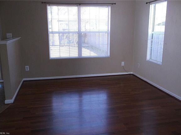 3rd image of 813 Palace Ct