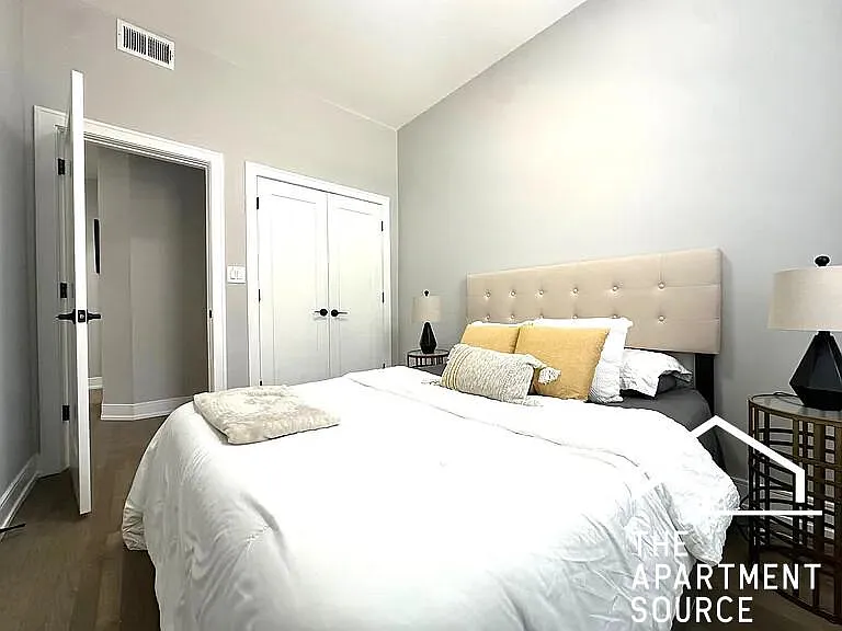 2 bed, 900 sqft, $3,175 — Photo 1