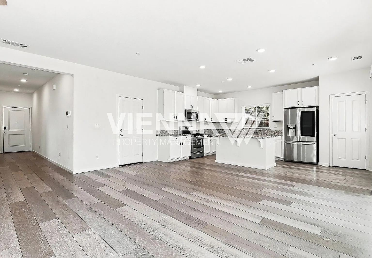 4 bed, 3.0 bath, 2318 sqft, $3,200 — Photo 4
