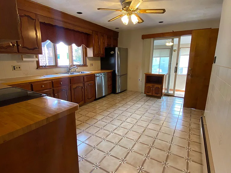 146 W Adams St — Photo 1