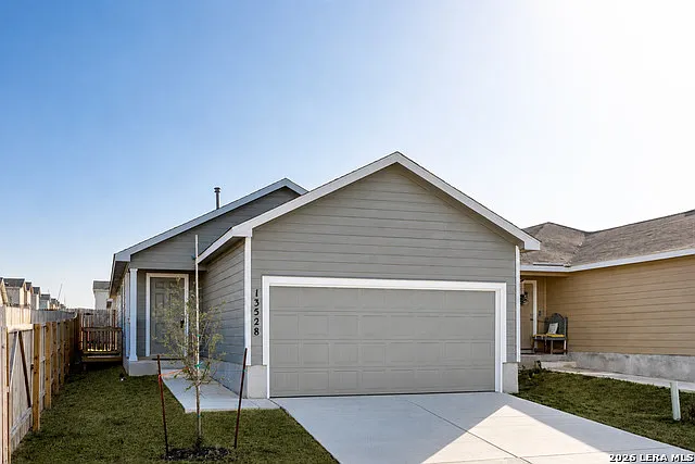 3 bed, 2.0 bath, 1300 sqft, $1,600 — Photo 1