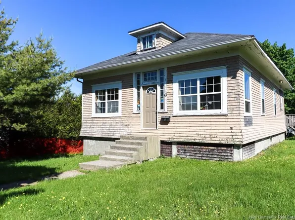 61 Mount Pleasant Ave E, Saint John, NB E2J 1T1