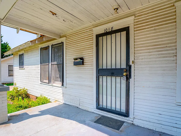 1018 Lewis St — Photo 5