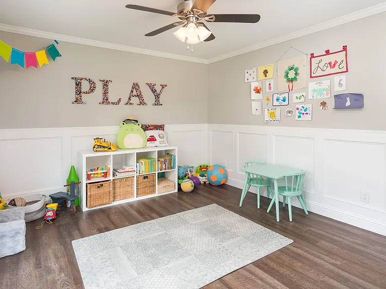 726 Thistlewood Dr — Photo 3