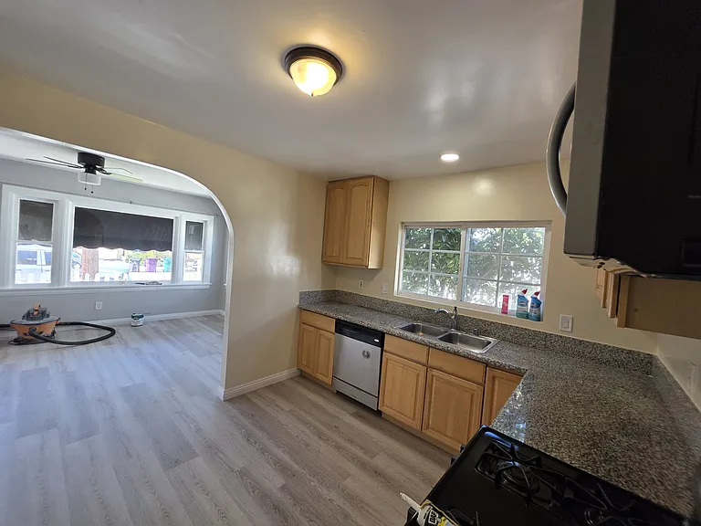 270 Newport Ave #B — Photo 14