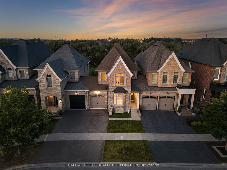 18 Alex Campbell Cres — Photo 2