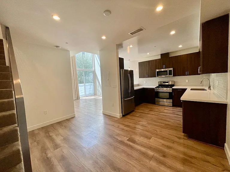 6143 Fountain Ave #102 — Photo 4