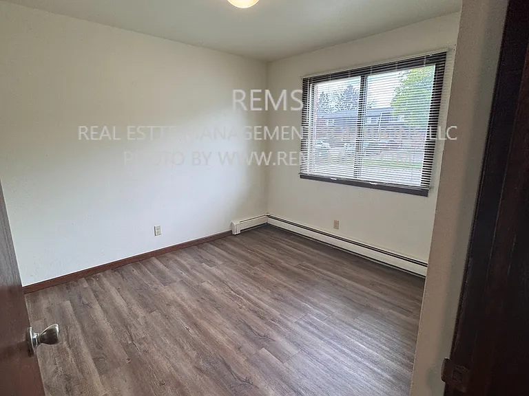 1110 Grand Ave — Photo 2