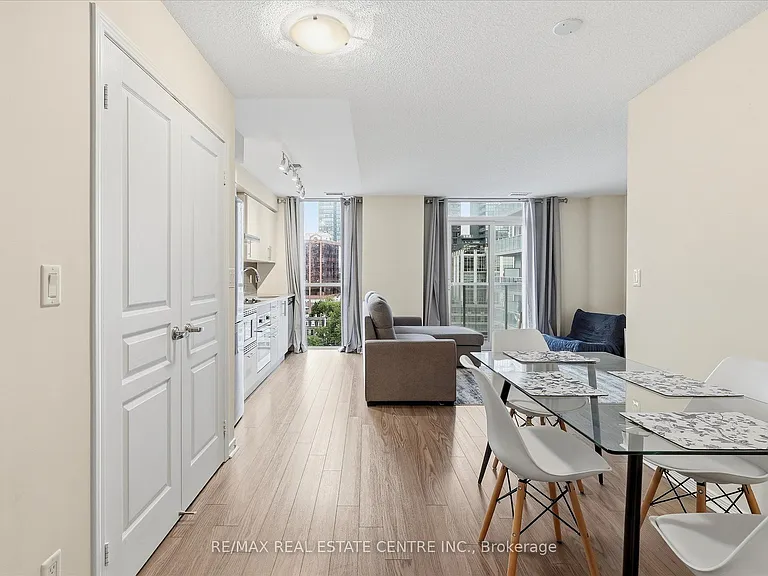 352 Front St W #1010 — Photo 4