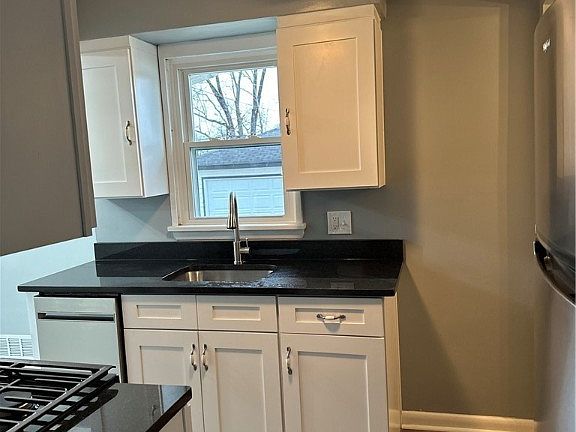 4th image of 828 McKinley Ave