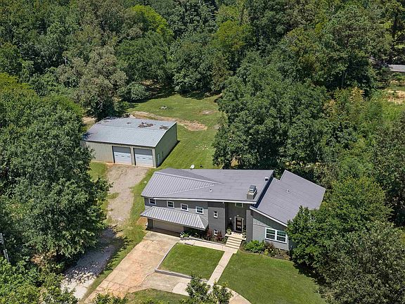 2nd image of 1066 S Bob White Rd