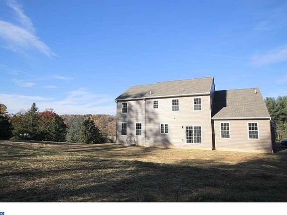 3rd image of 16 Pine Dr