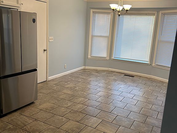 3rd image of 451 Clifton Dr