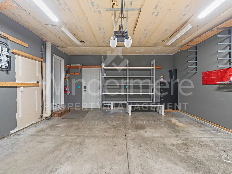 909 E 1st Ave — Photo 35