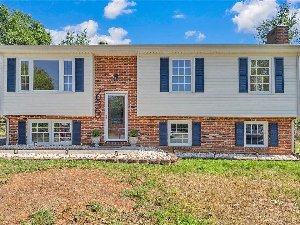 1st image of 633 Two Tree Ln NE