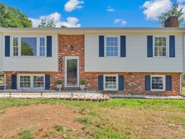 633 Two Tree Ln NE, Roanoke, VA 24019