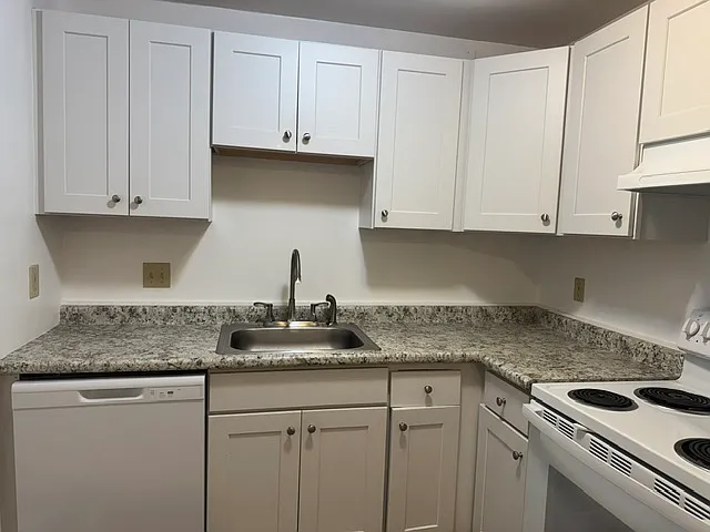 300 Main St #7 — Photo 3