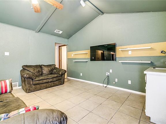 5th image of 1418 Guildford St