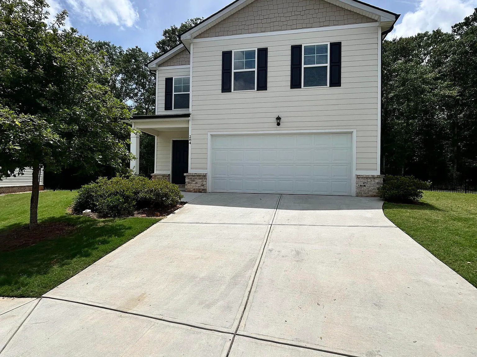 3 bed, 2.5 bath, 1634 sqft, $2,099 — Photo 1