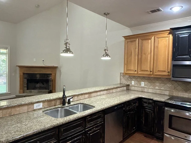 1018 Silver Lake Dr — Photo 17