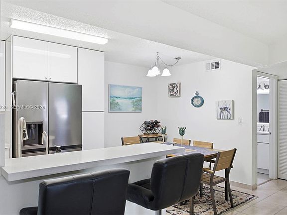 4th image of 400 Palm Cir W APT 102