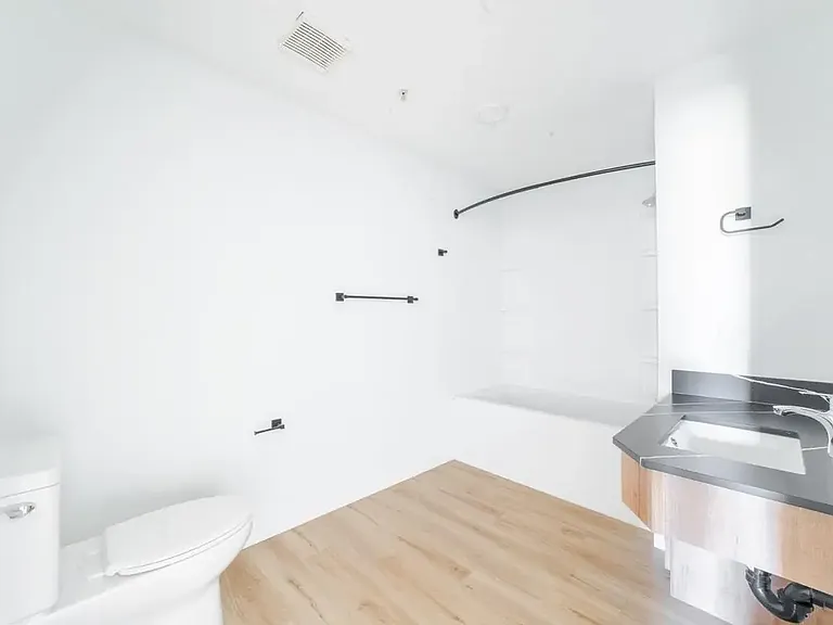 609 King St — Photo 32