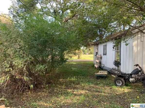 1006 N Madison Ave, Cameron, TX 76520