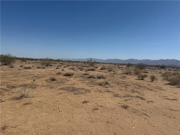 Unkar Dr, Golden Valley, AZ 86413