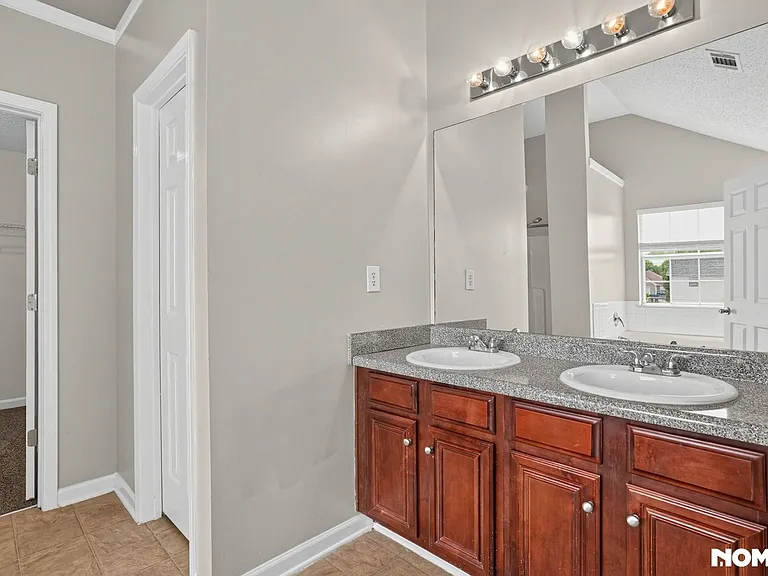 3693 Arminto Dr — Photo 31