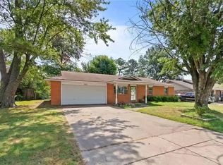 605 N Gutensohn Rd, Springdale, AR 72762