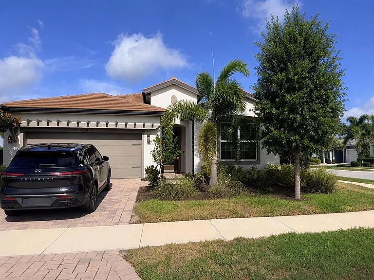 5738 Long Shore Loop — Photo 1