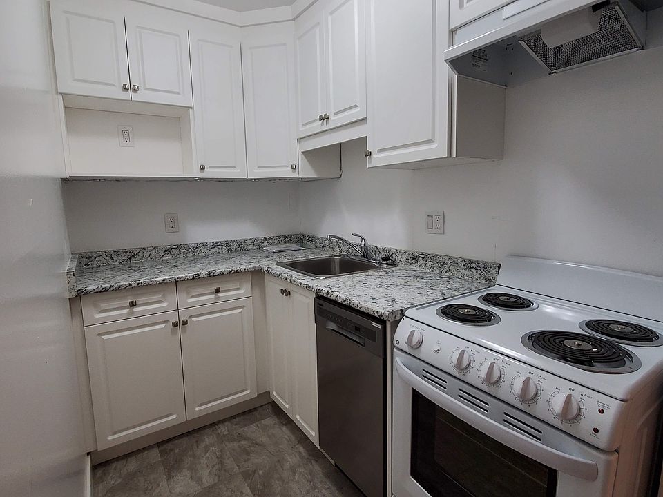 2nd image of 411 Agnes St #303