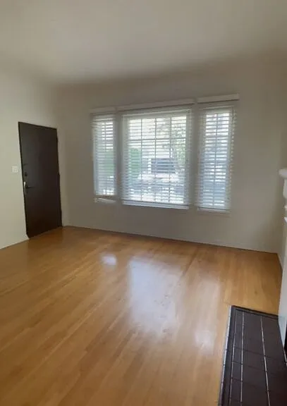 726 S Dunsmuir Ave — Photo 2
