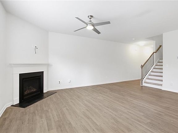 3rd image of 208 Bluffton Ct