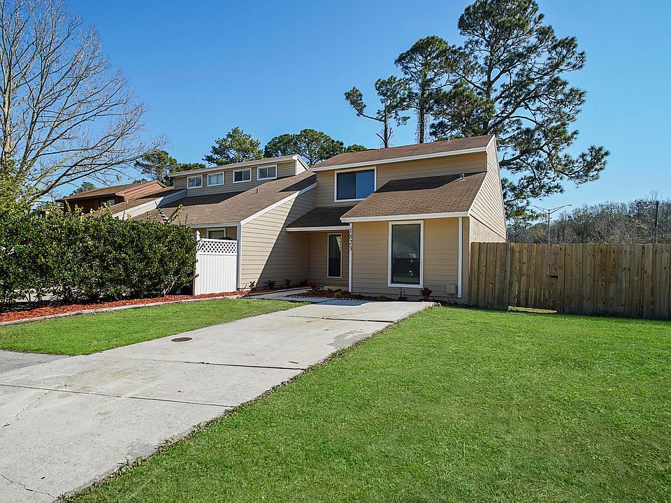 1st image of 1823 Oak Water Dr